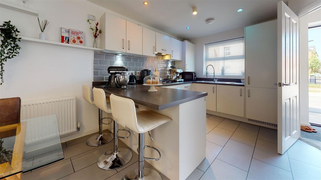 Property photo 2 of 16 Kingsway-Gloucester-Kitchen(1).Jpg