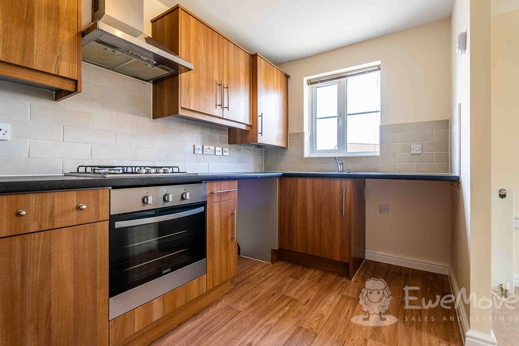 Property photo 3 of 8 Kitchen