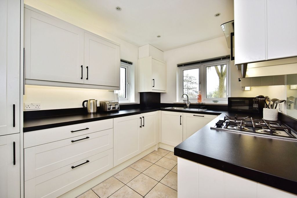 Property photo 3 of 15 Kitchen