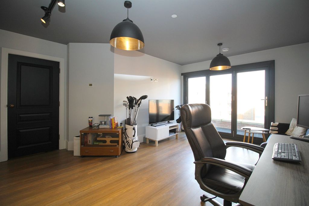 Property photo 2 of 23 Lounge / Diner