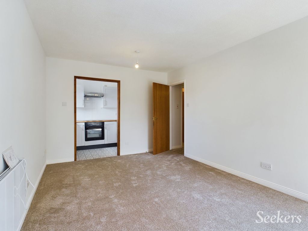 Property photo 1 of 8 Photo 4