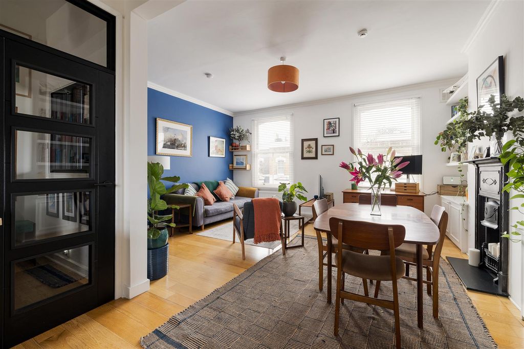 Property photo 3 of 26 Benthal Road, N16