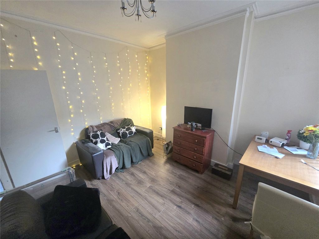 Property photo 3 of 12 Picture No. 11