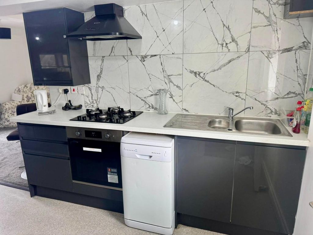 Property photo 3 of 17 9d0B38Dd-0d0E-4E5B-B43A-F1B67Ccb8c0F.Jpeg