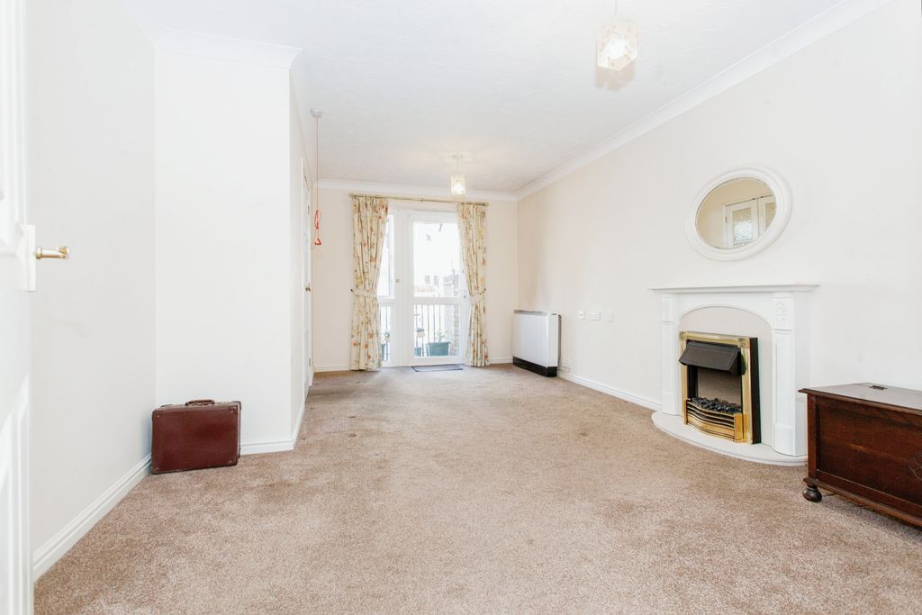 Property photo 3 of 11 Living Room
