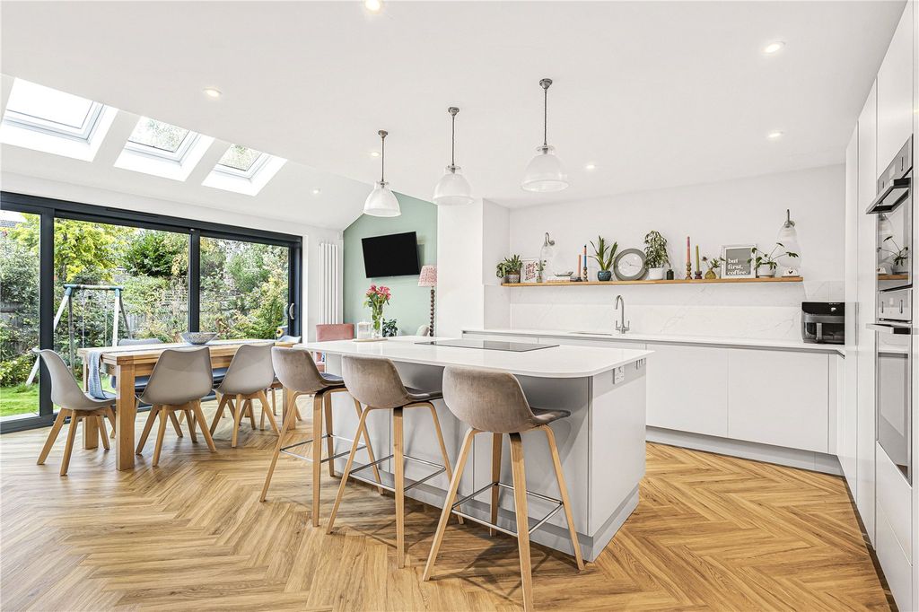 Property photo 2 of 21 Picture No. 16