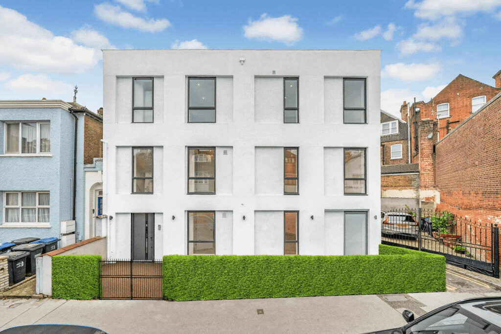 Property photo 1 of 12