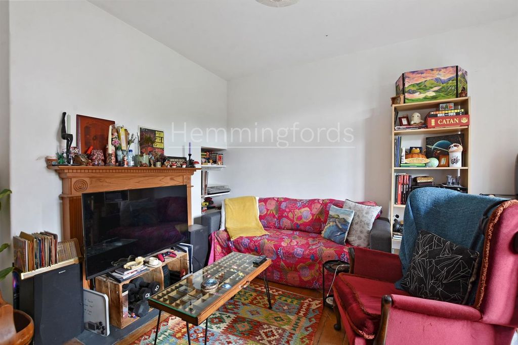 Property photo 3 of 13 13-8B85Gchmf - 26 Samford House - Reception 4 - Or