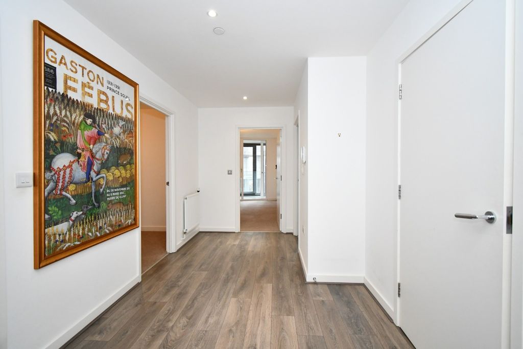 Property photo 2 of 11 1382383