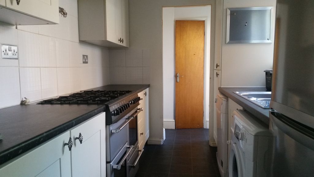 Property photo 3 of 8 Kitchen