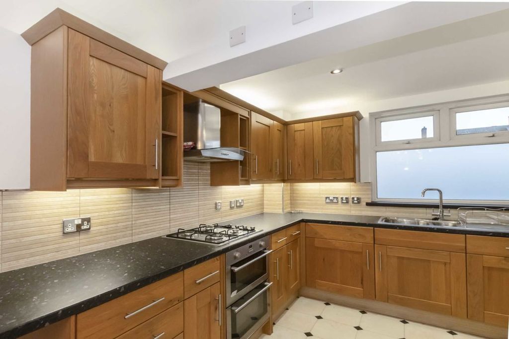 Property photo 1 of 4