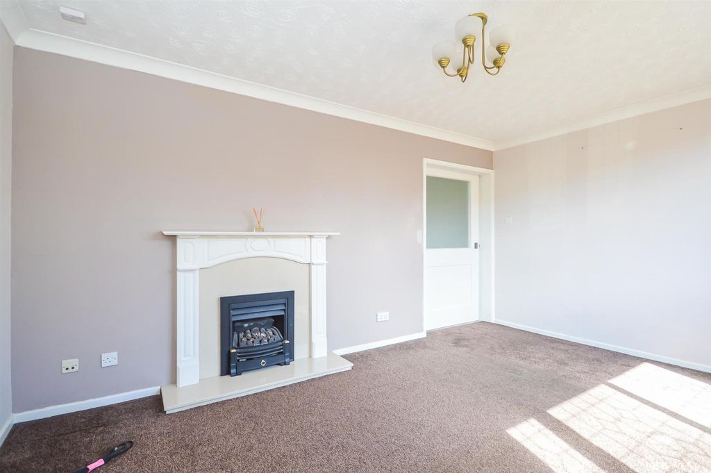 Property photo 3 of 11 Living Room