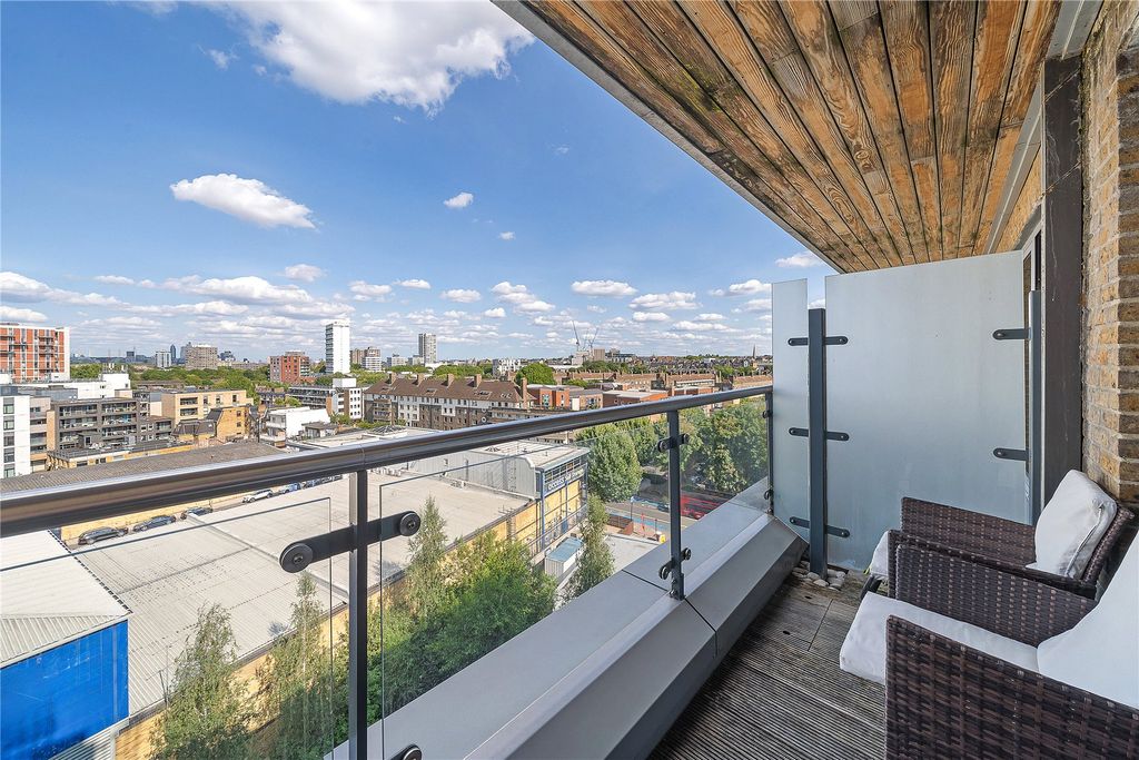 Property photo 3 of 18 Balcony