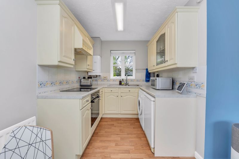 Property photo 3 of 10 Kitchen