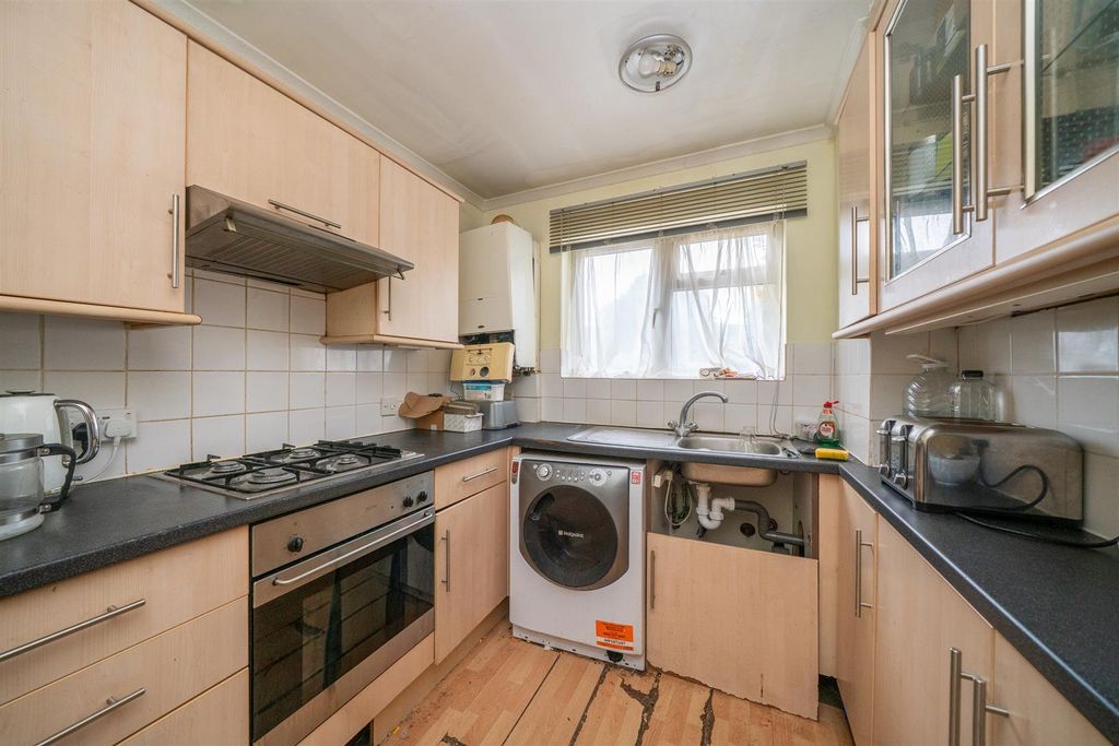 Property photo 2 of 12 Kitchen