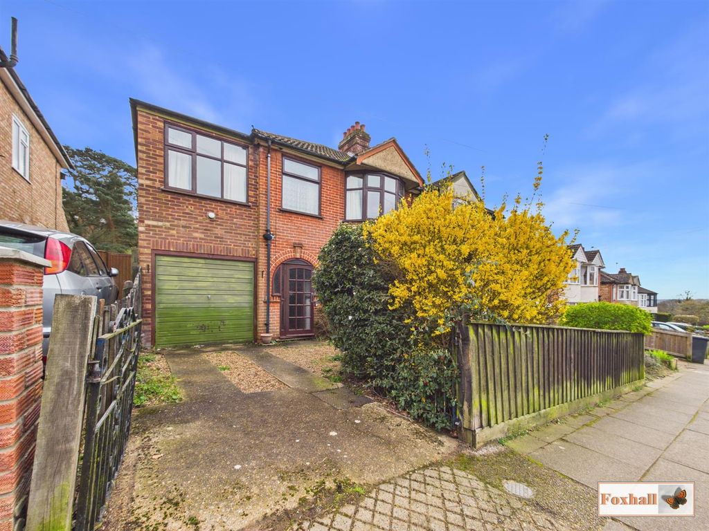 Property photo 1 of 27 Front Garden