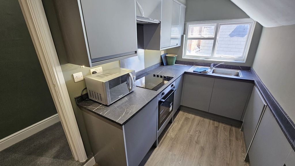 Property photo 3 of 10 Kitchen