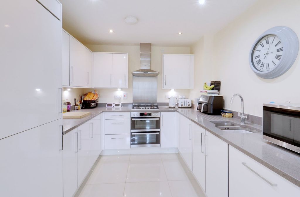 Property photo 2 of 22