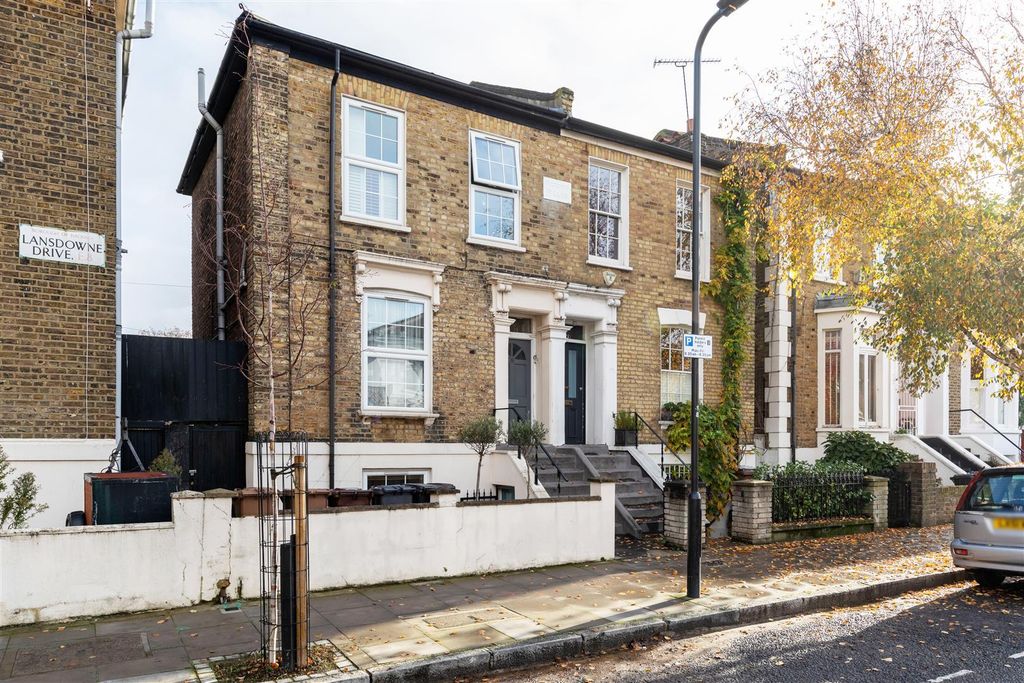 Property photo 1 of 12 Lansdowne Drive, E8