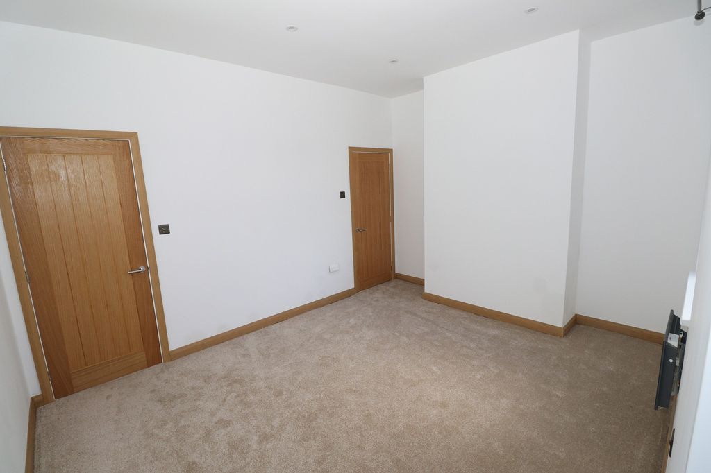 Property photo 2 of 11 Front Lounge