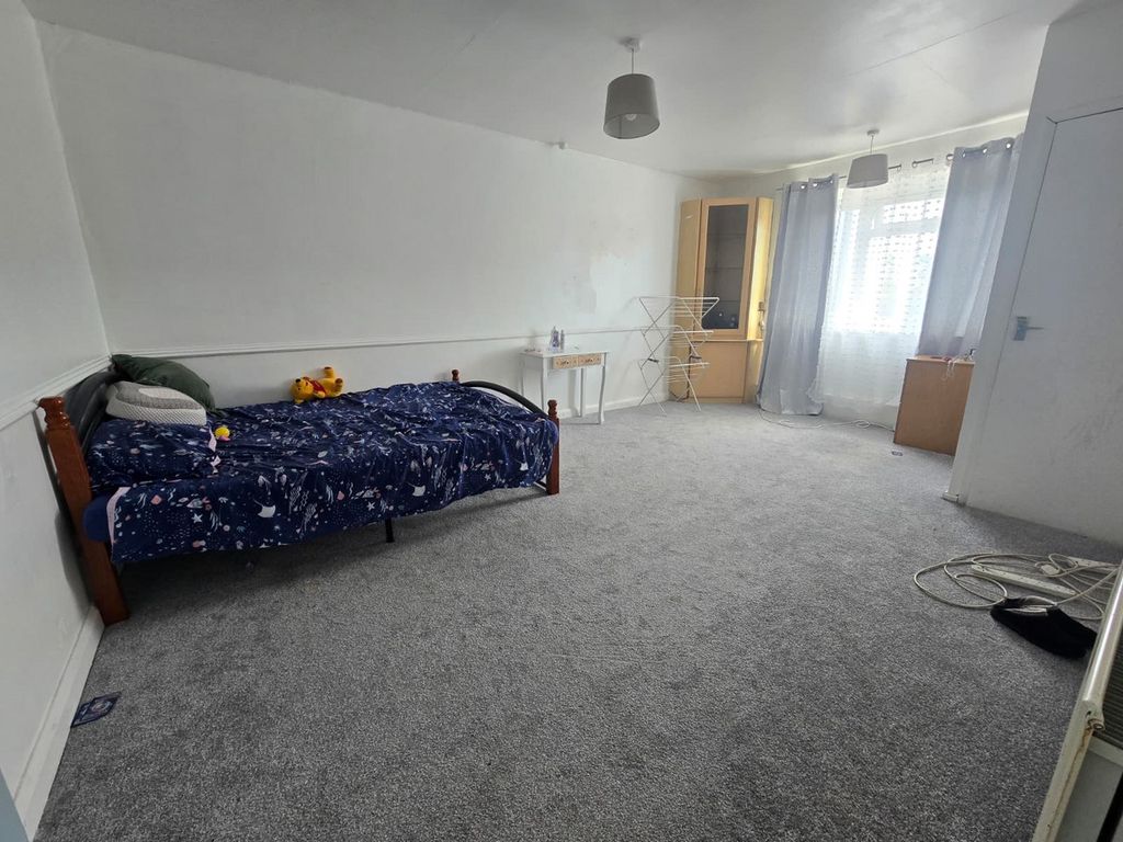 Property photo 3 of 5