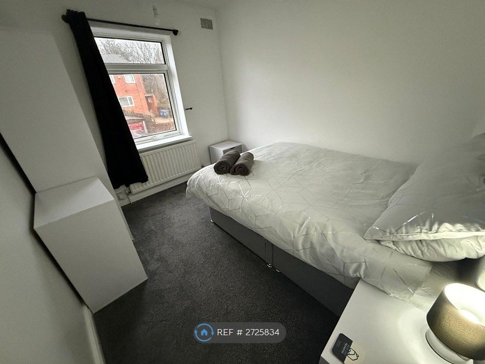 Property photo 3 of 8 Double Bedroom 2