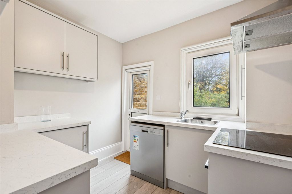 Property photo 2 of 11 Picture No. 20