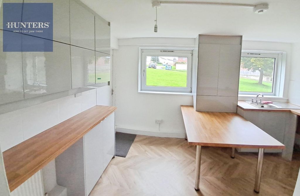Property photo 3 of 8 c513F04B-105 20Gr 20Kitchen 20Seat.Jpg
