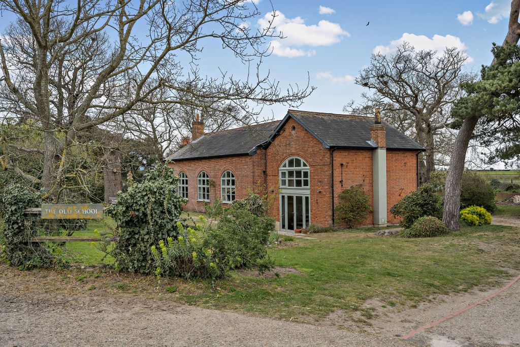 Property photo 1 of 42 8642411-Exterior01-800