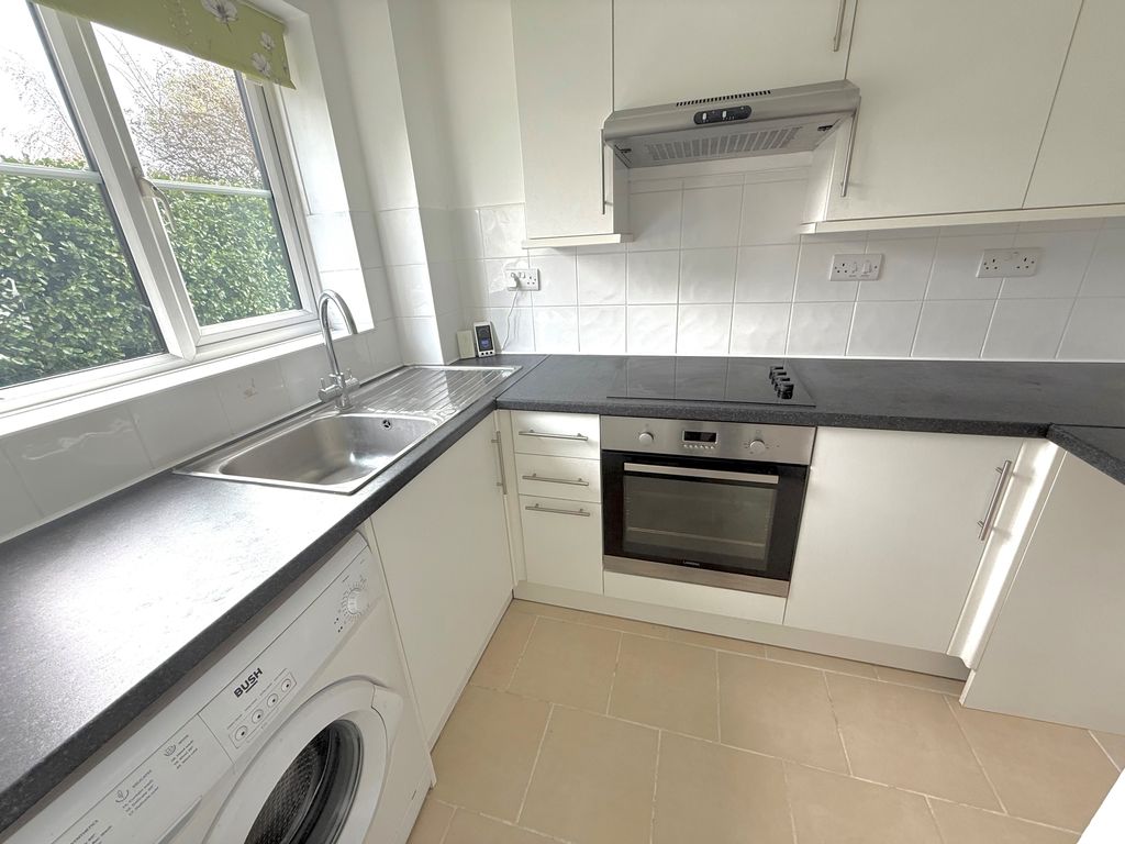 Property photo 2 of 12 18 Dorking Kitchen 1