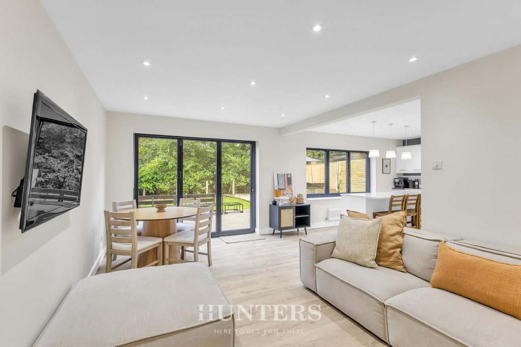 Property photo 3 of 26 Lime Gardens (23).Jpg