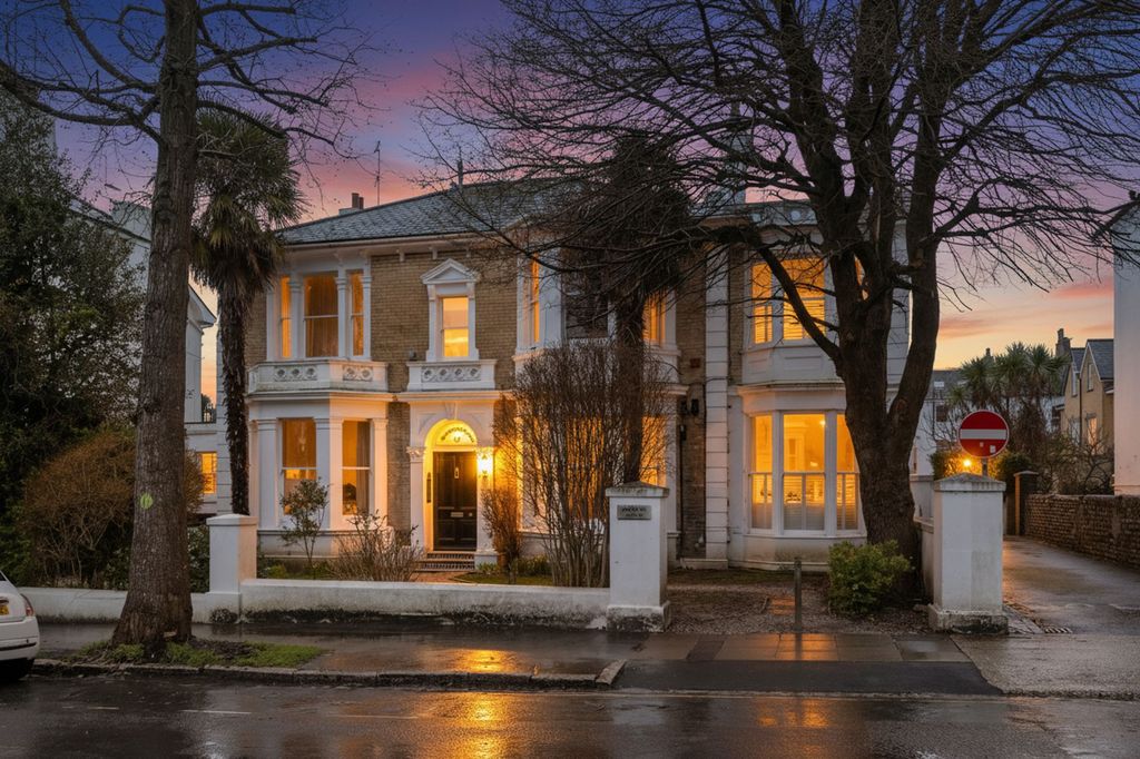 Property photo 1 of 23