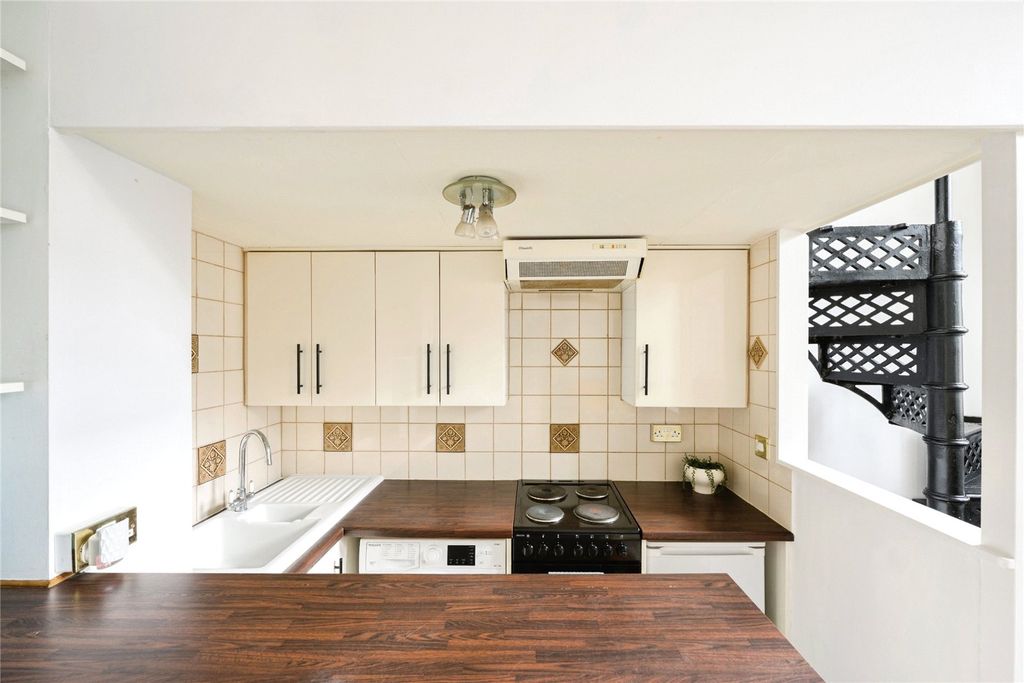 Property photo 3 of 11 Picture No. 32