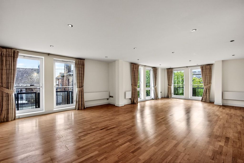 Property photo 2 of 16 Flat22Royalbaths-2.Jpg