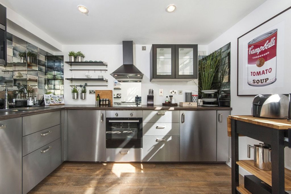 Property photo 2 of 11