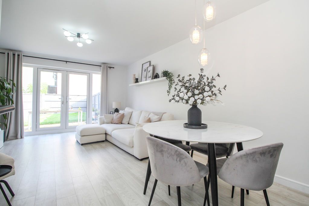 Property photo 2 of 18 Living Room