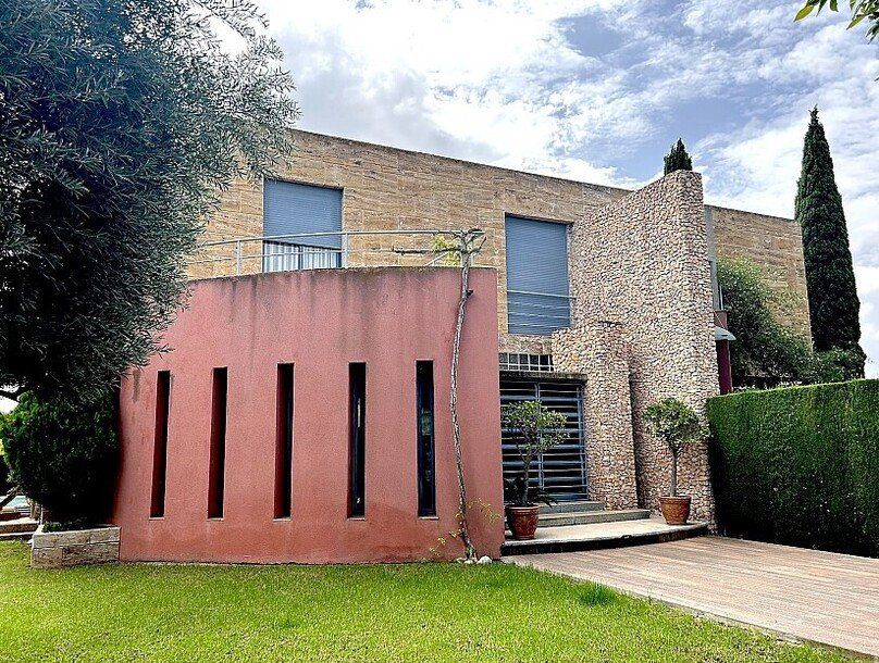 Property photo 3 of 33