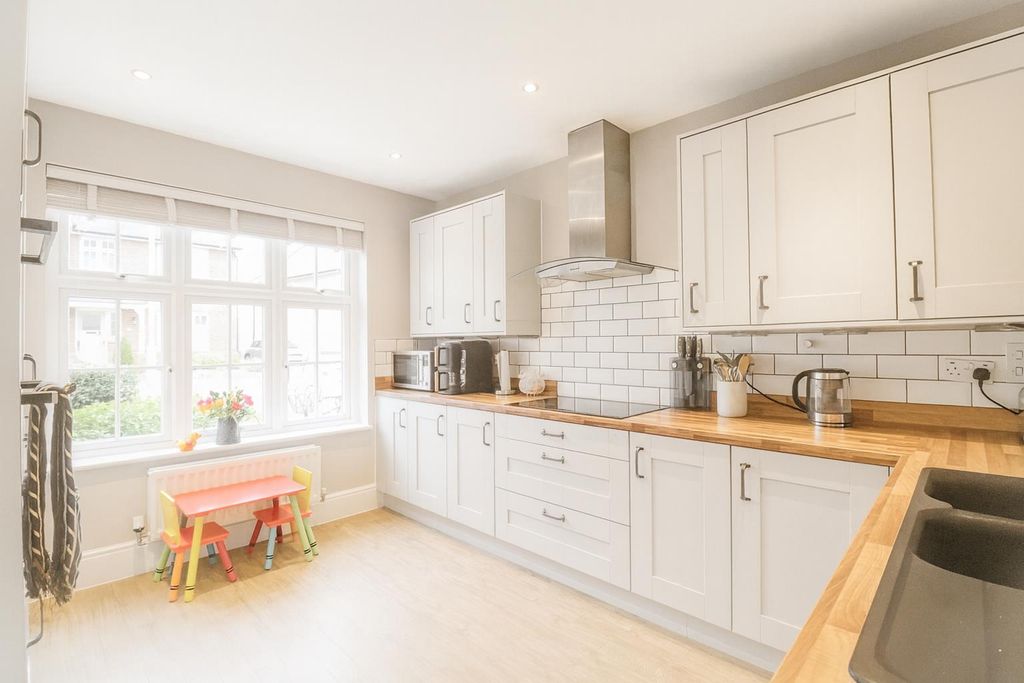 Property photo 3 of 26 Chatgpt Image Oct 19, 2025 At 09_29_27 Pm.Png