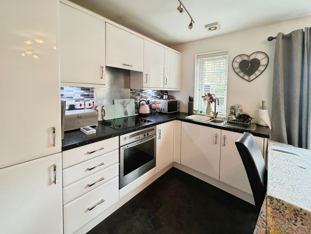 Property photo 3 of 12 Kitchen Area