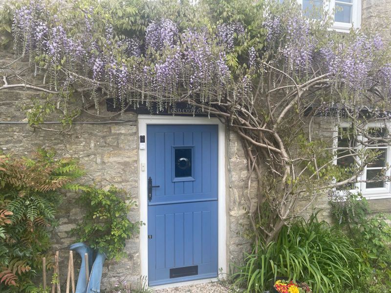 Property photo 3 of 18 Entrance