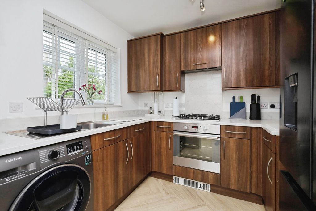 Property photo 3 of 12 Pbox-Img.Jpg