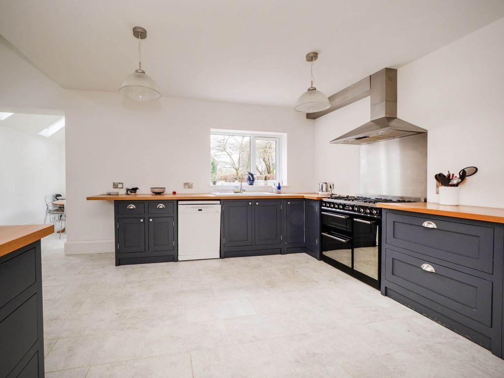 Property photo 2 of 26