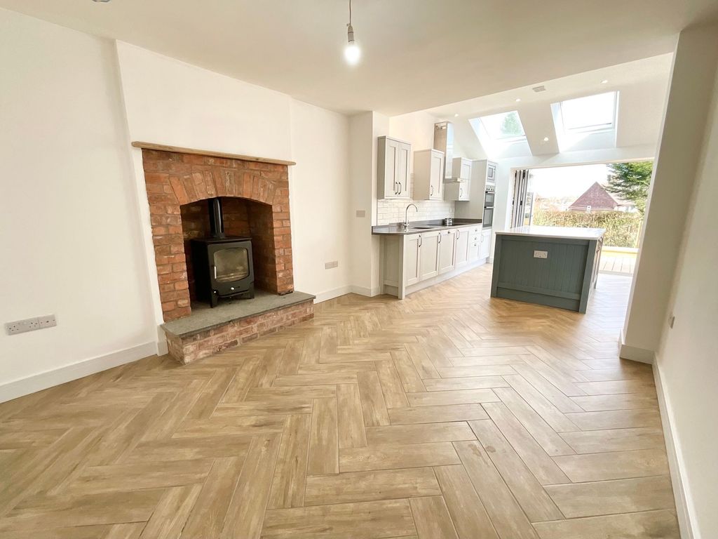 Property photo 3 of 31