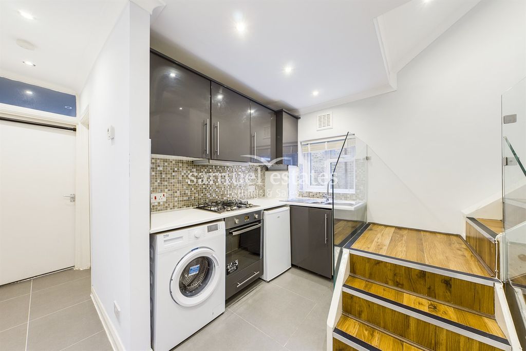 Property photo 2 of 10 Kitchen