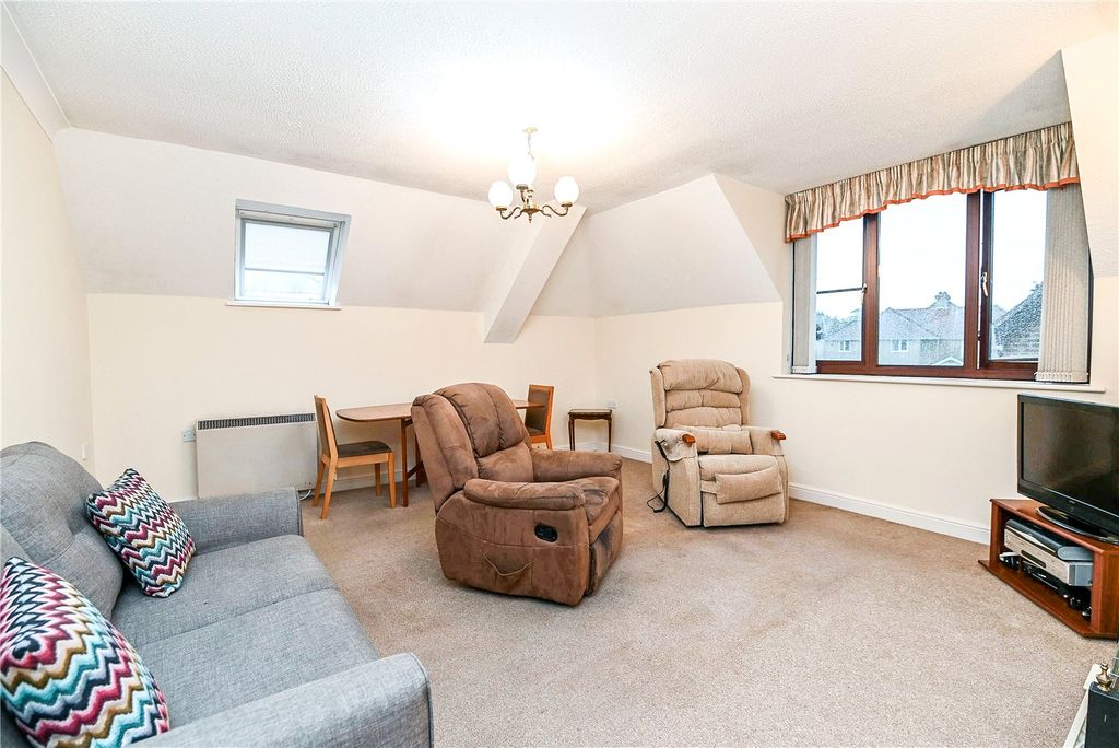 Property photo 3 of 16 Picture No. 17