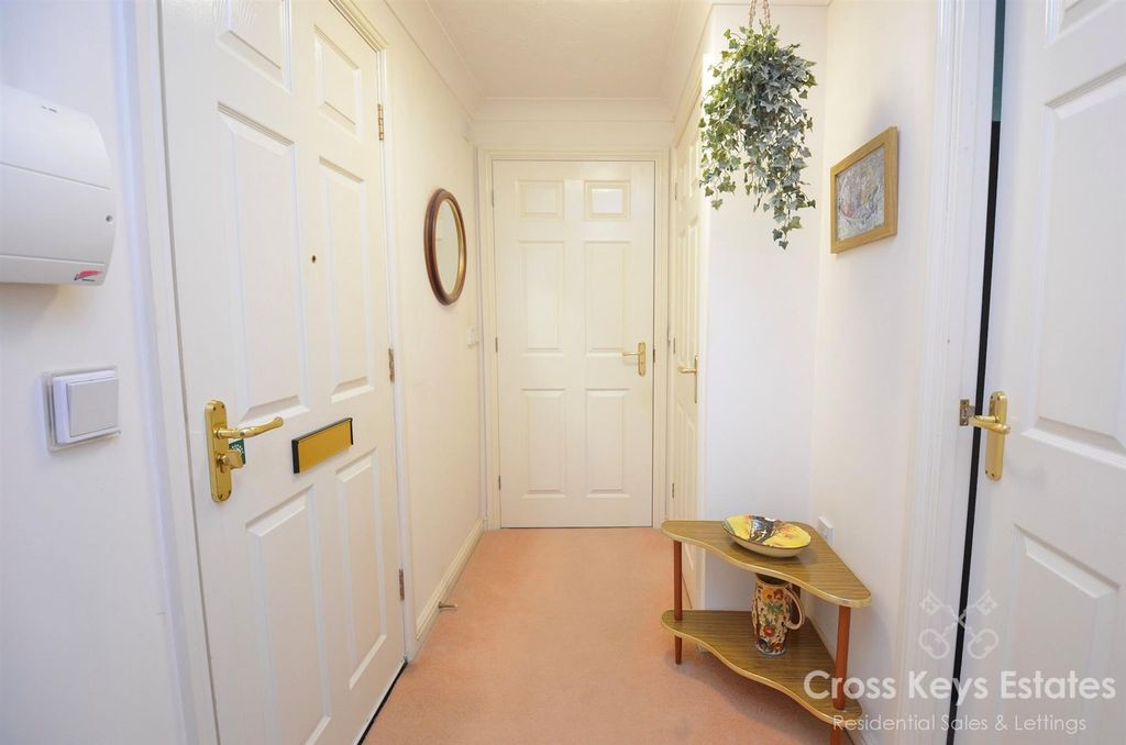Property photo 2 of 16 Entrance Hall