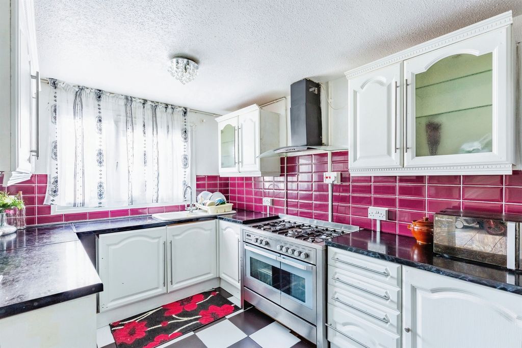 Property photo 2 of 14