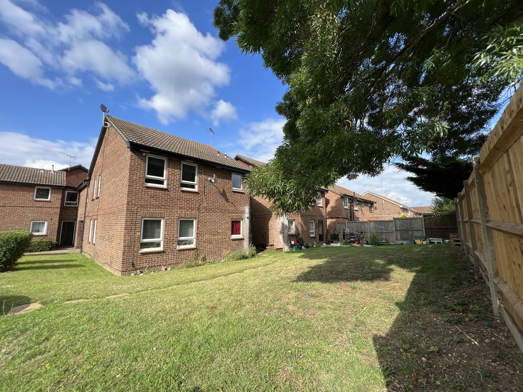 Property photo 2 of 8 Rear Elevation Presented By Nicoleta At Ewemove Be