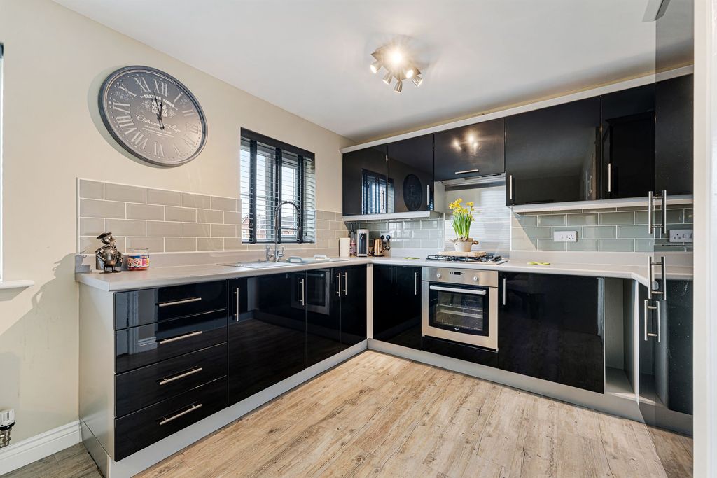 Property photo 3 of 12 Kitchen