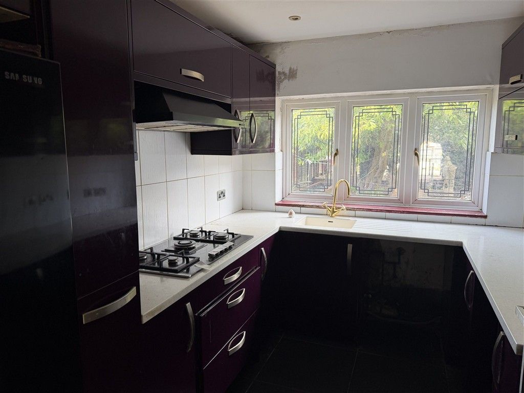 Property photo 2 of 7 Kitchen